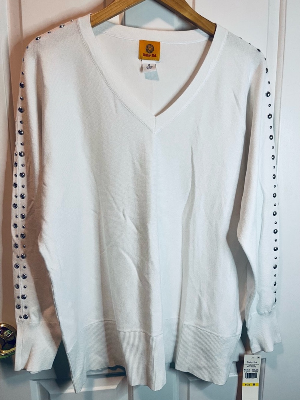 NWT Ruby Rd. White Relaxed Fit V-Neck Sweater with Studded Sleeves Sz M